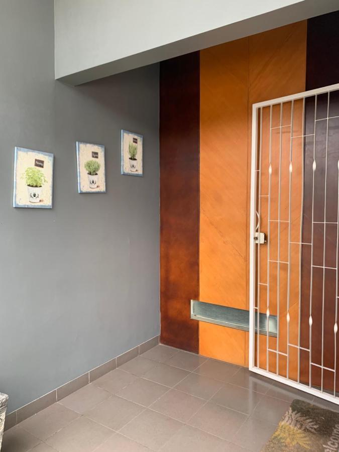 Platinum Setramurni Guest House Bandung 3Br Exterior photo