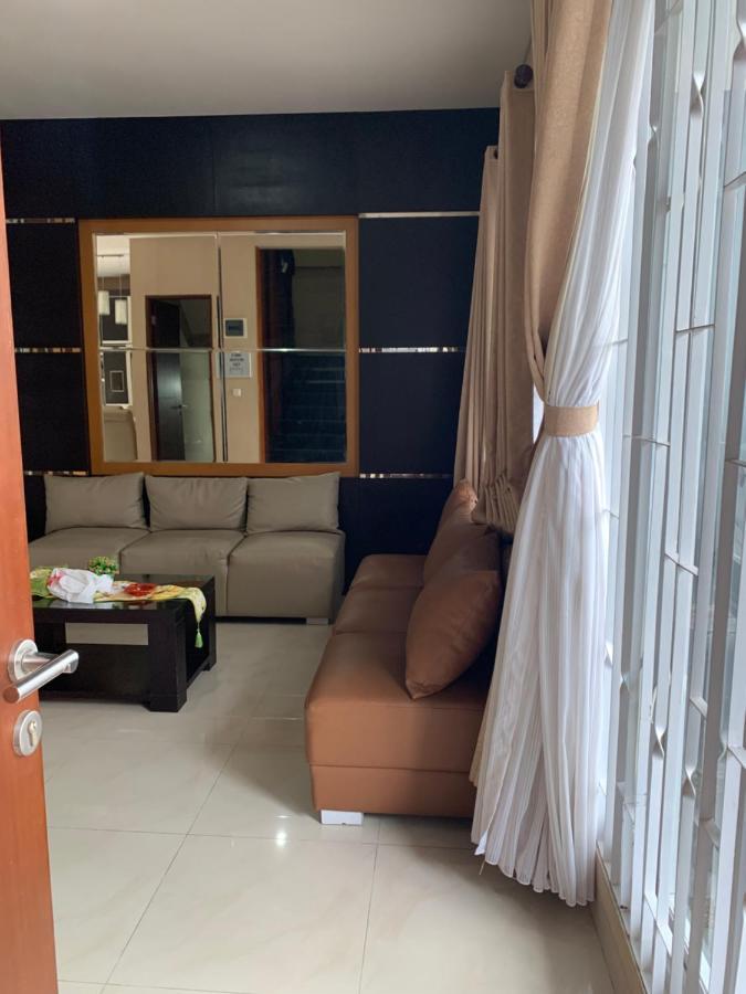 Platinum Setramurni Guest House Bandung 3Br Exterior photo