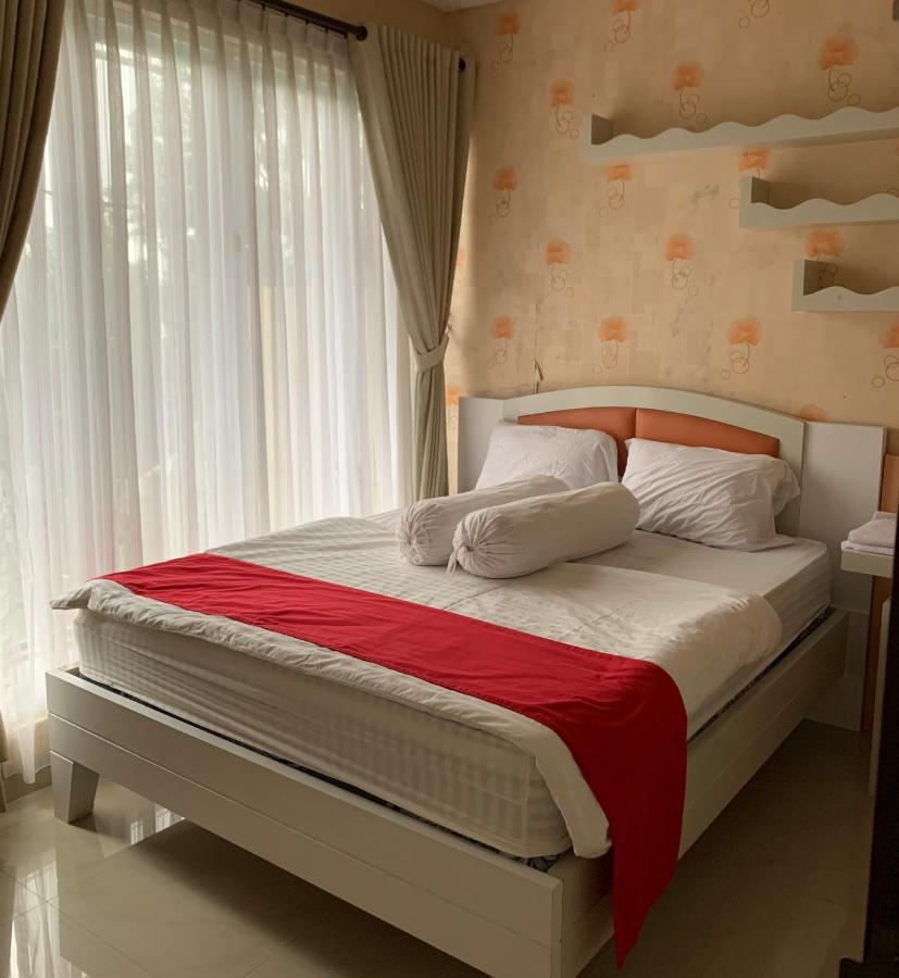 Platinum Setramurni Guest House Bandung 3Br Exterior photo